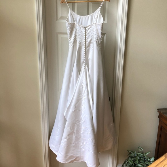 Michaelangelo wedding gown by David’s Bridal.  Sz8 - Picture 3 of 8